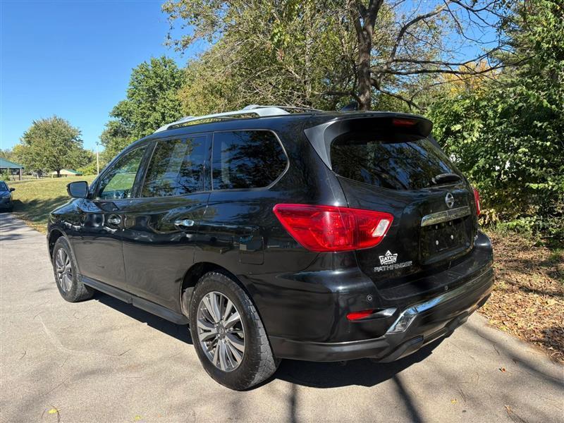 Nissan Pathfinder SV 2020