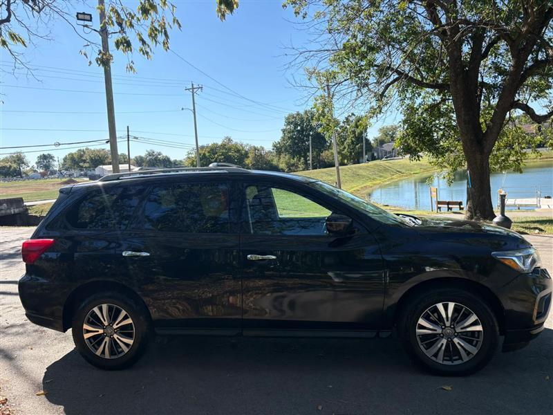 Nissan Pathfinder SV 2020