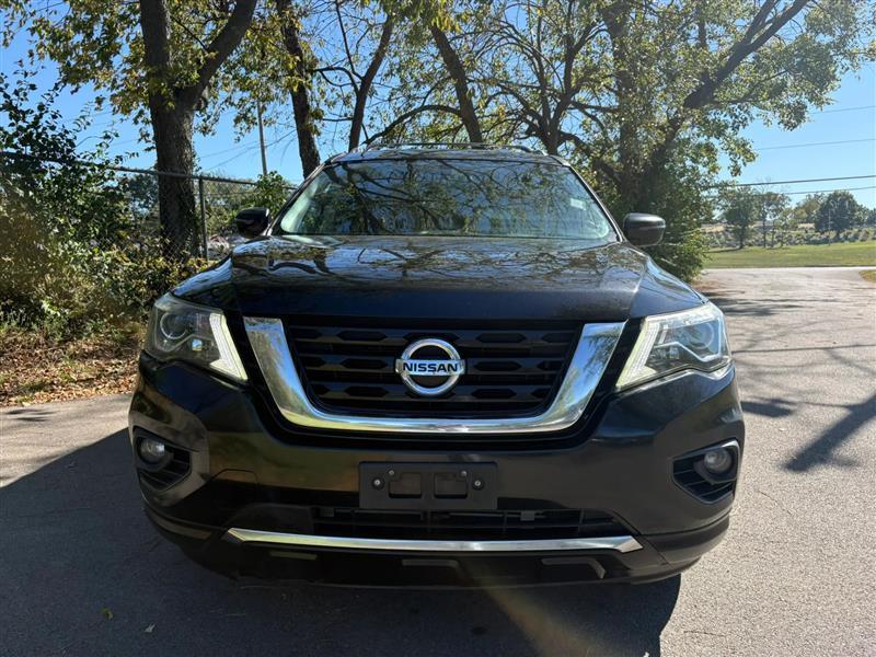 Nissan Pathfinder SV 2020