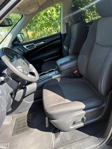 Nissan Pathfinder SV 2020