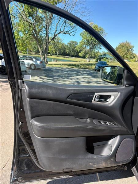 Nissan Pathfinder SV 2020