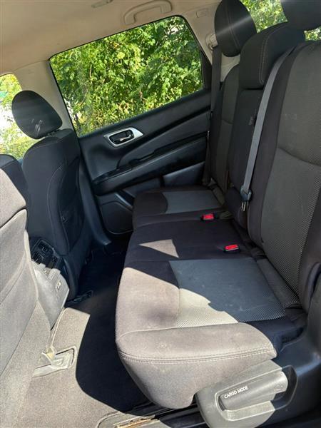 Nissan Pathfinder SV 2020