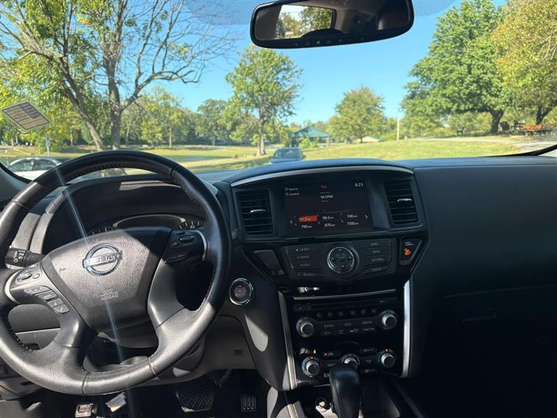 Nissan Pathfinder SV 2020