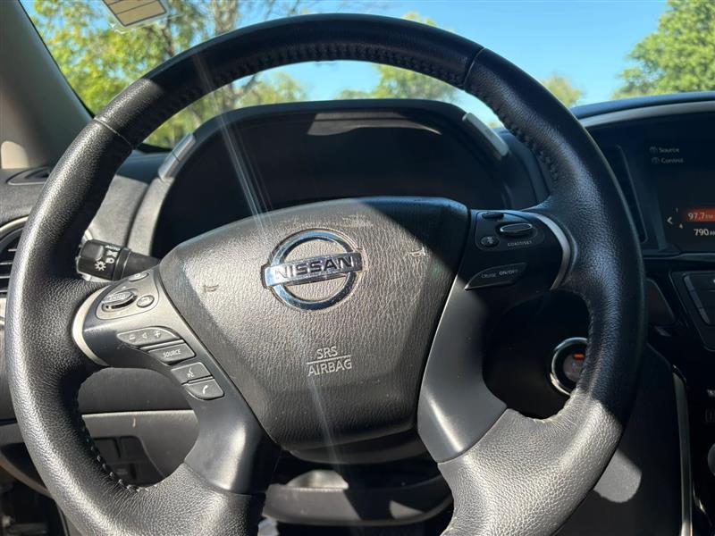 Nissan Pathfinder SV 2020