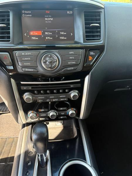 Nissan Pathfinder SV 2020