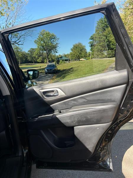 Nissan Pathfinder SV 2020
