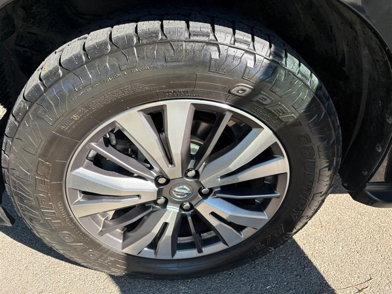 Nissan Pathfinder SV 2020