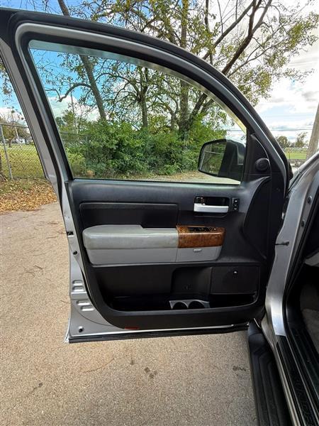 Toyota Tundra Limited 5.7L CrewMax 4WD 2012