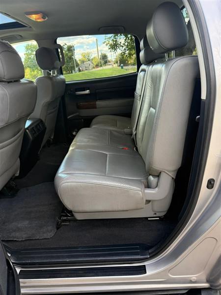 Toyota Tundra Limited 5.7L CrewMax 4WD 2012
