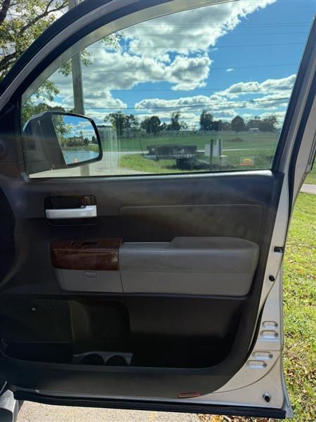 Toyota Tundra Limited 5.7L CrewMax 4WD 2012