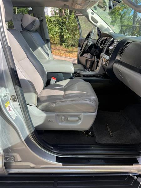 Toyota Tundra Limited 5.7L CrewMax 4WD 2012