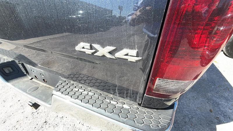 RAM 1500 SLT Quad Cab 4WD 2016