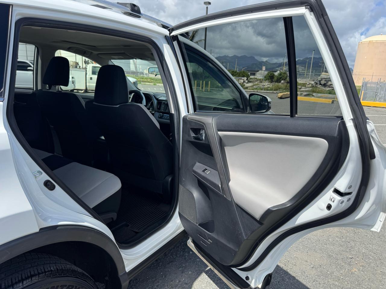 Toyota RAV4 XLE FWD 2016