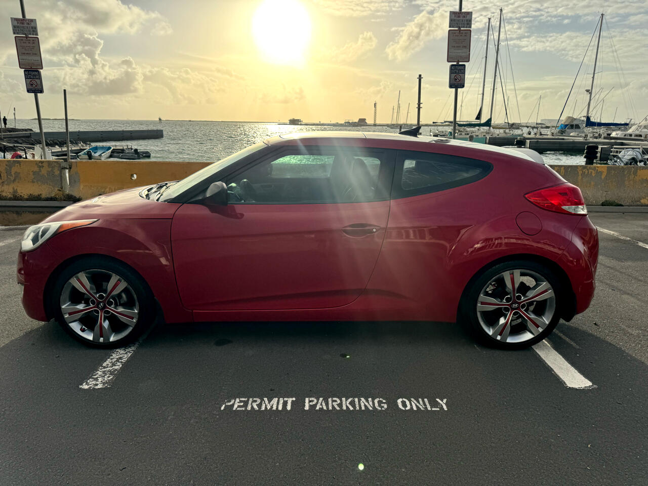 Hyundai Veloster Base 2012