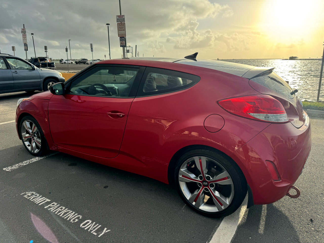 Hyundai Veloster Base 2012