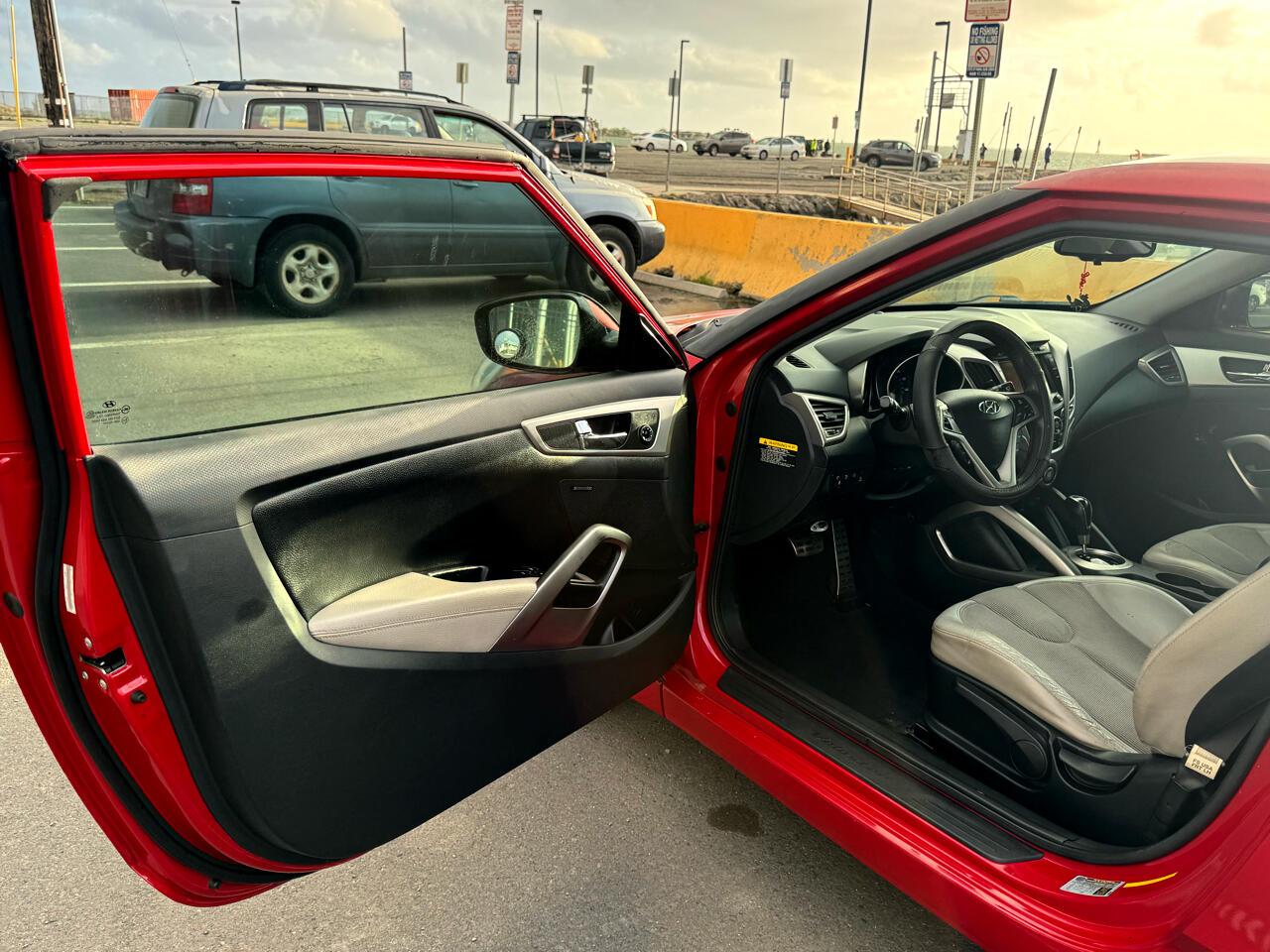 Hyundai Veloster Base 2012