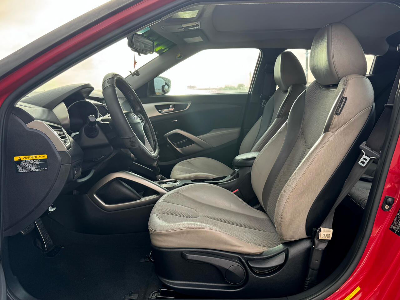 Hyundai Veloster Base 2012