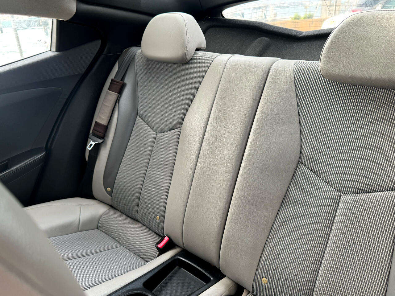 Hyundai Veloster Base 2012