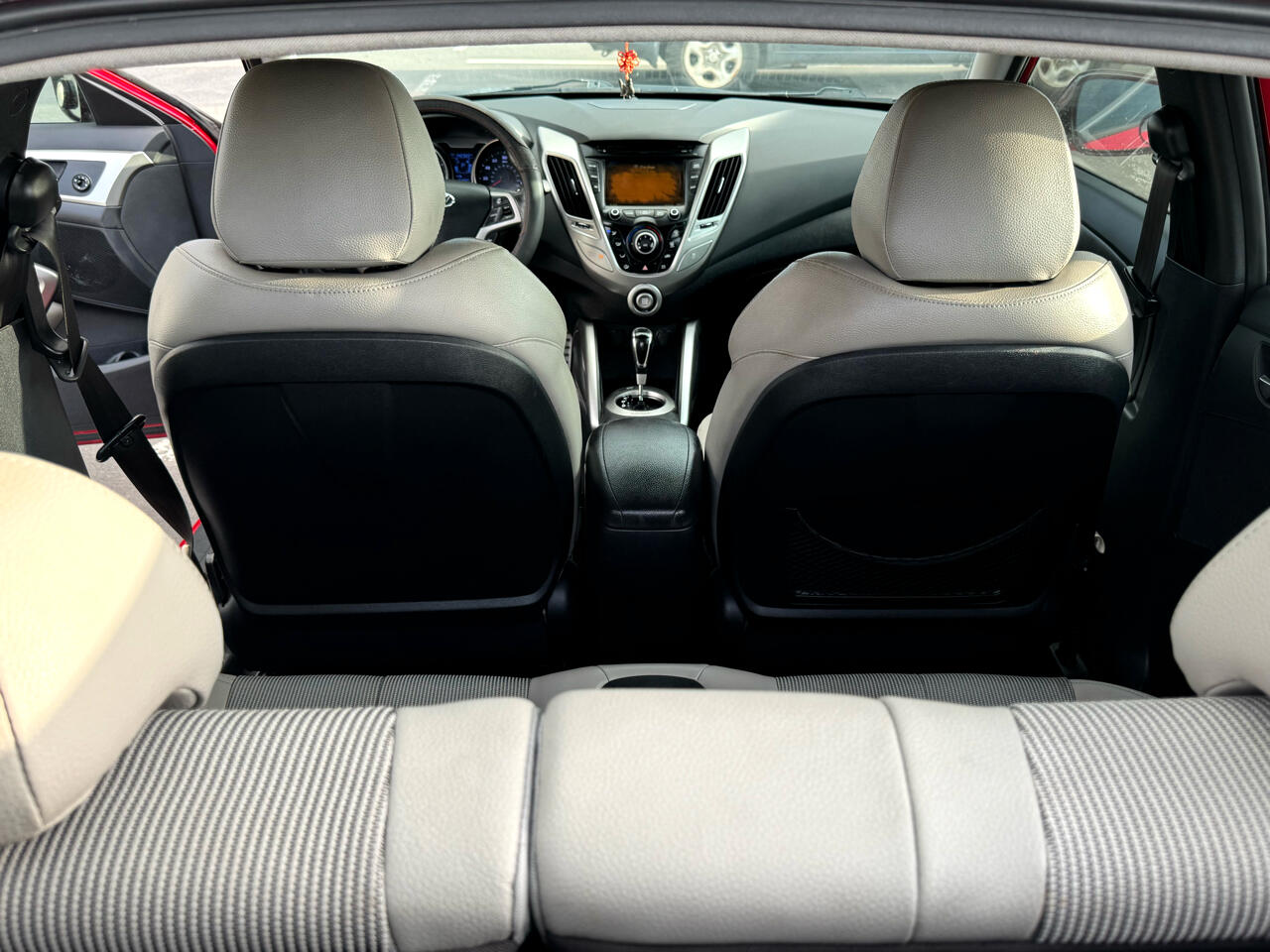 Hyundai Veloster Base 2012