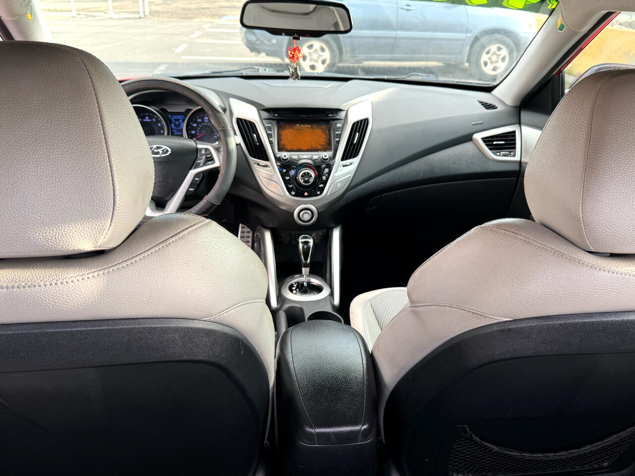 Hyundai Veloster Base 2012