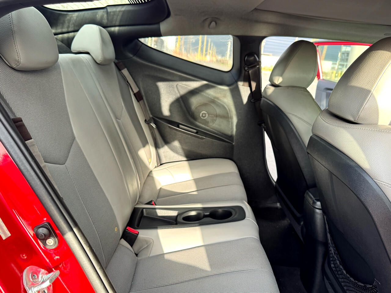 Hyundai Veloster Base 2012