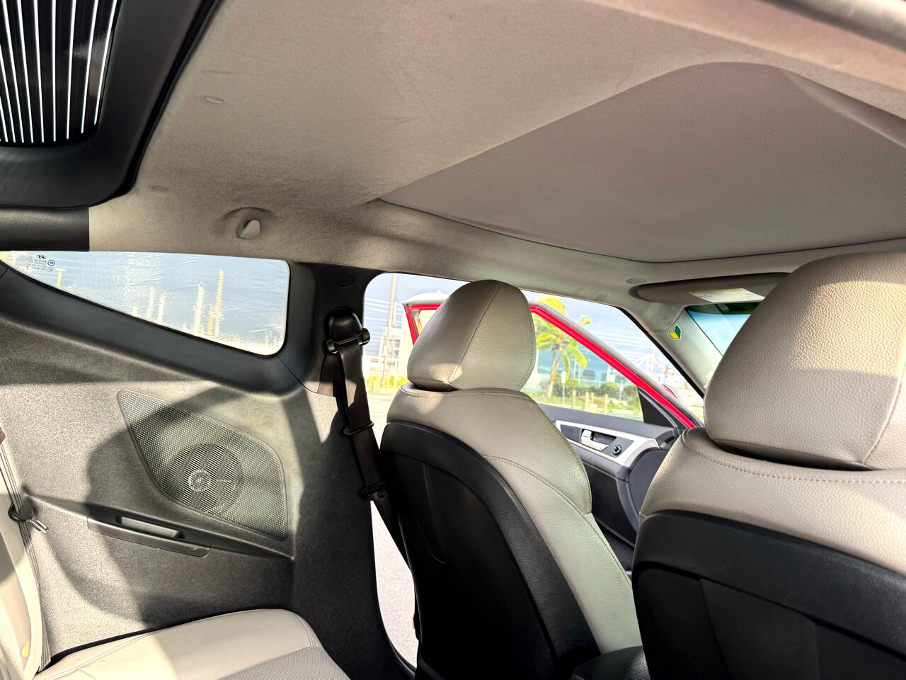 Hyundai Veloster Base 2012