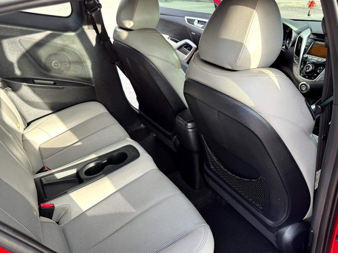 Hyundai Veloster Base 2012