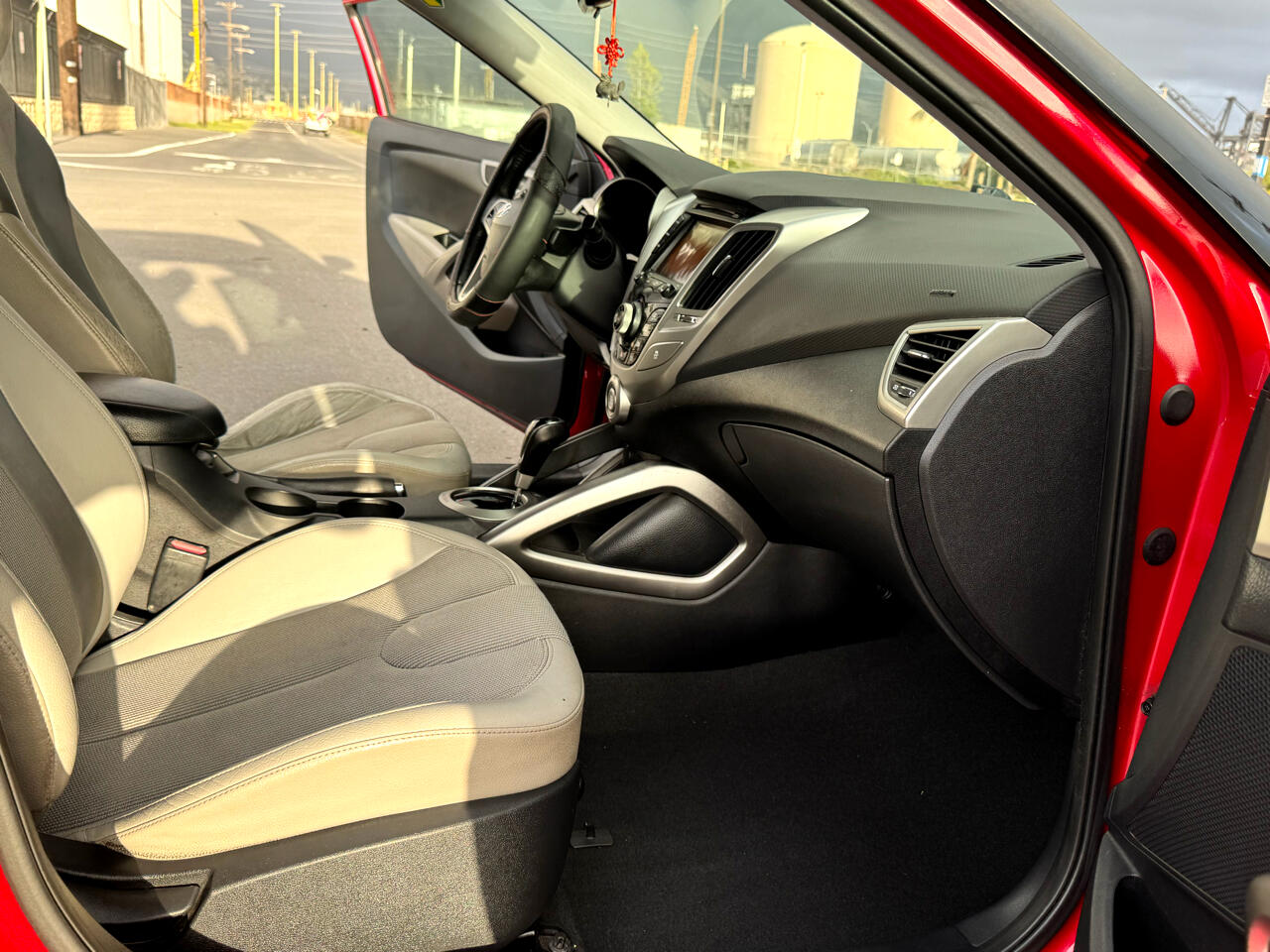 Hyundai Veloster Base 2012