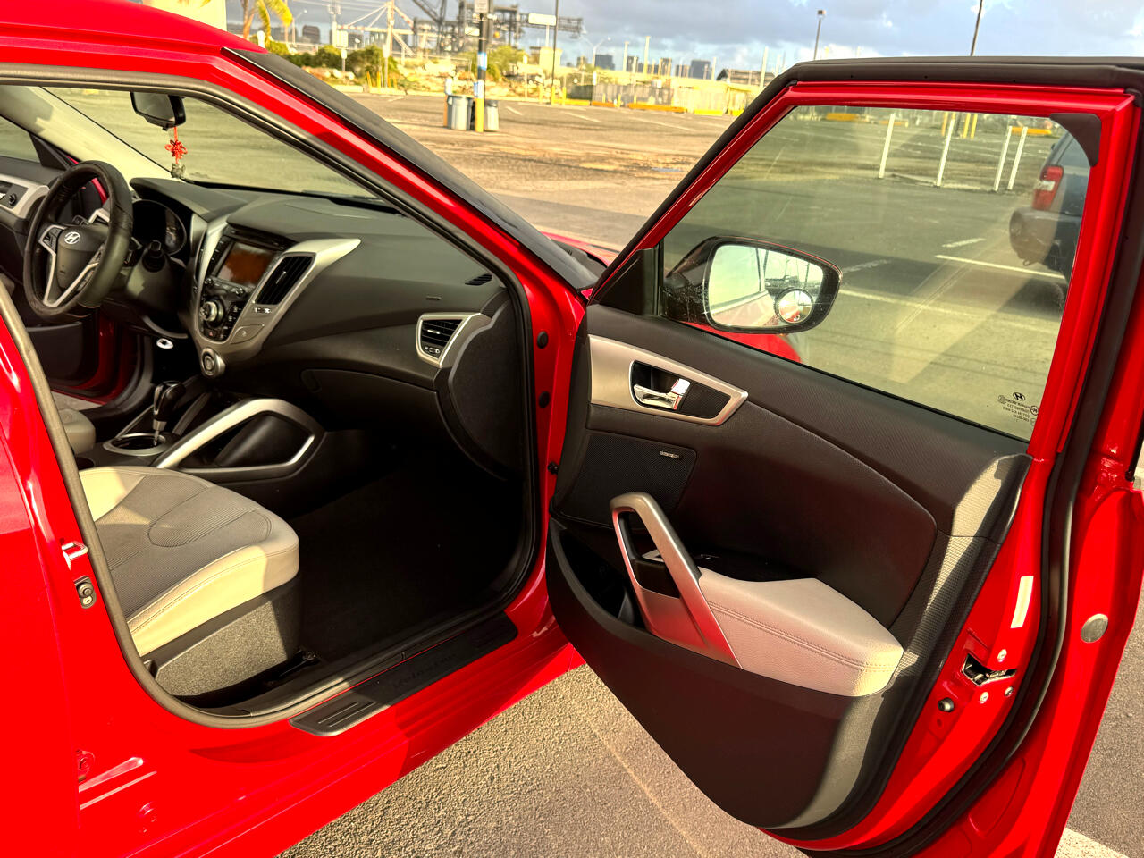 Hyundai Veloster Base 2012