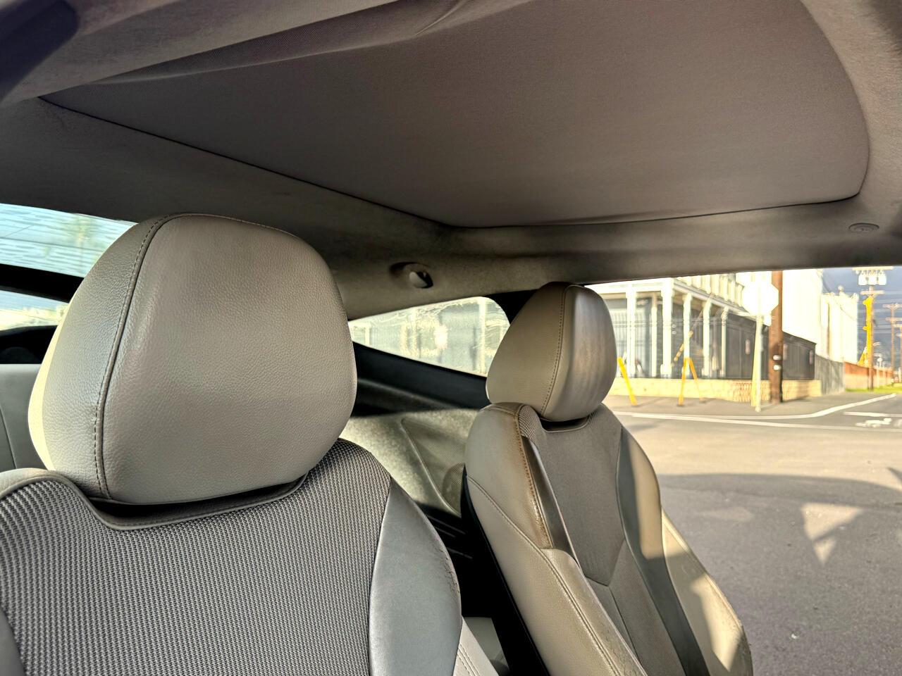 Hyundai Veloster Base 2012