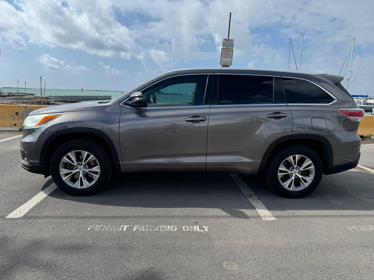 Toyota Highlander XLE FWD V6 2014