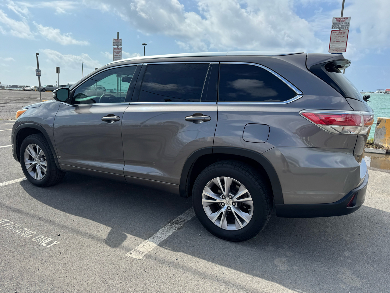 Toyota Highlander XLE FWD V6 2014