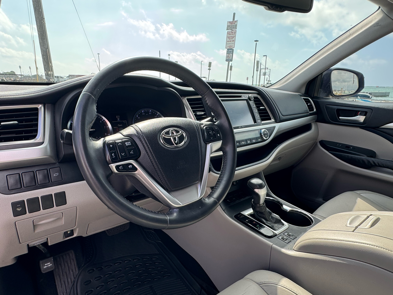 Toyota Highlander XLE FWD V6 2014