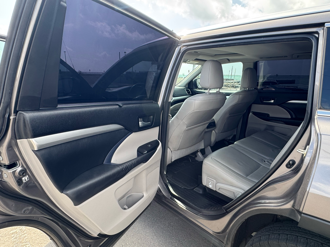 Toyota Highlander XLE FWD V6 2014