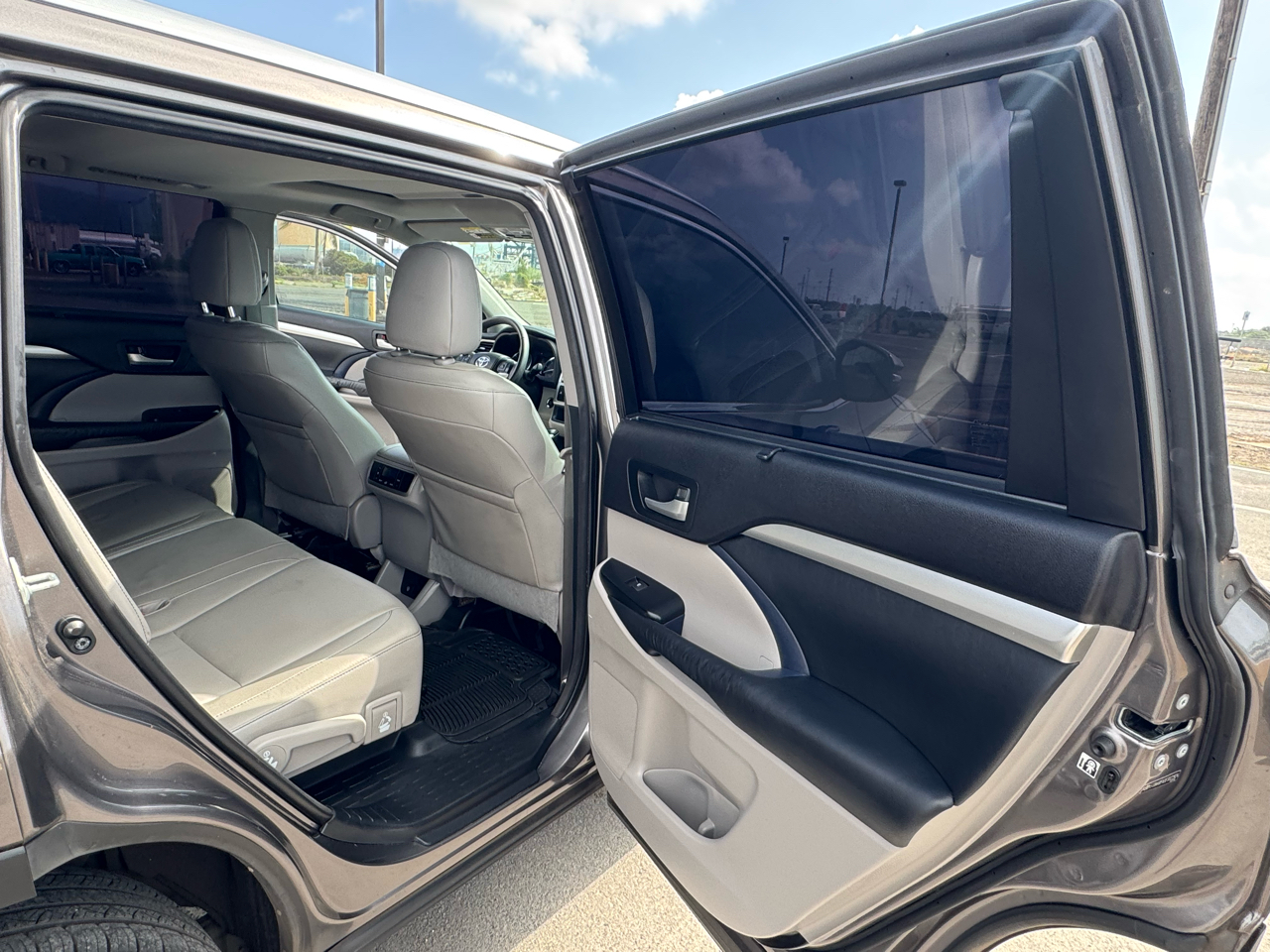 Toyota Highlander XLE FWD V6 2014