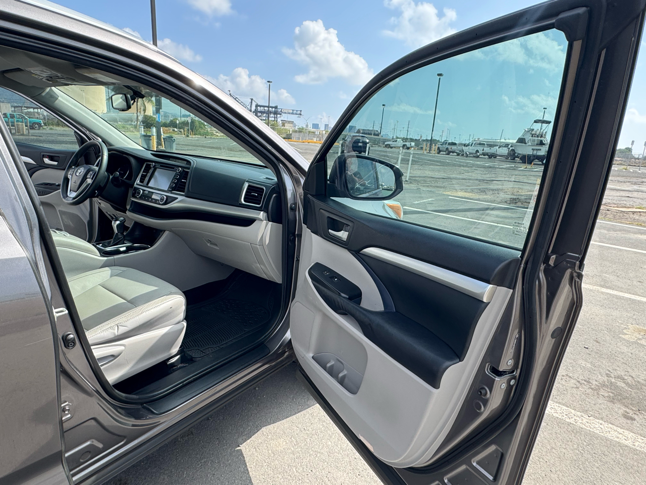 Toyota Highlander XLE FWD V6 2014