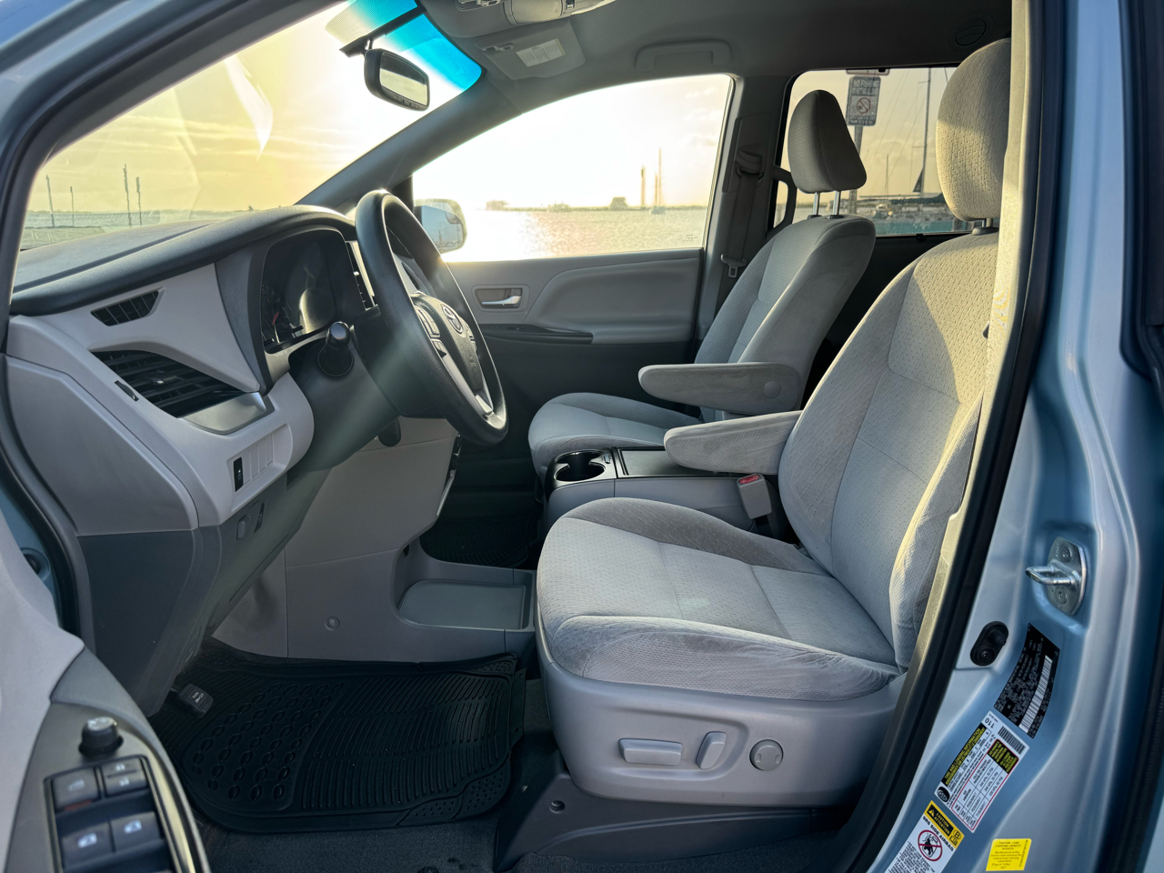 Toyota Sienna LE FWD 8-Passenger V6 2015