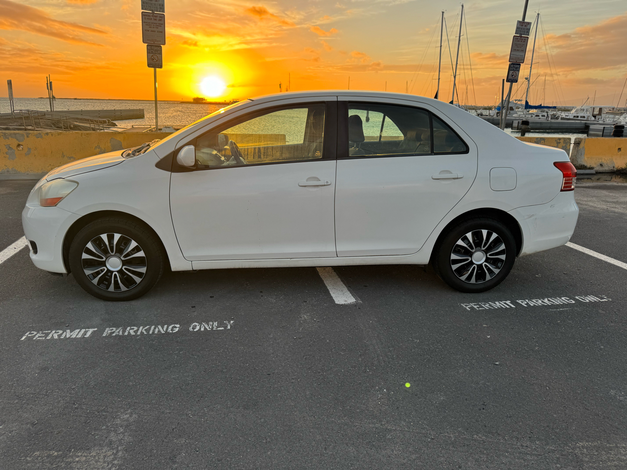 Toyota Yaris Sedan 4-Speed AT 2010