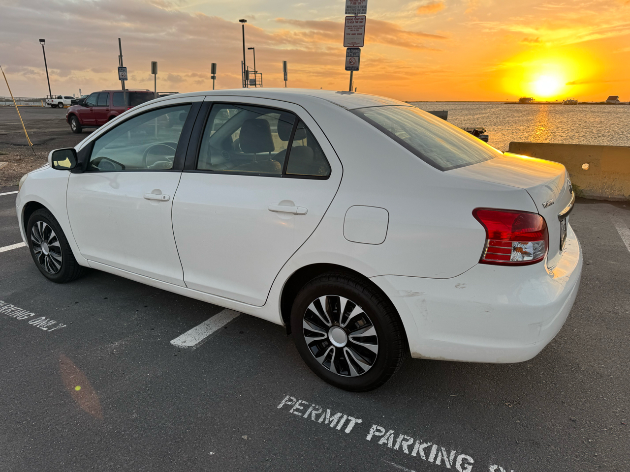 Toyota Yaris Sedan 4-Speed AT 2010