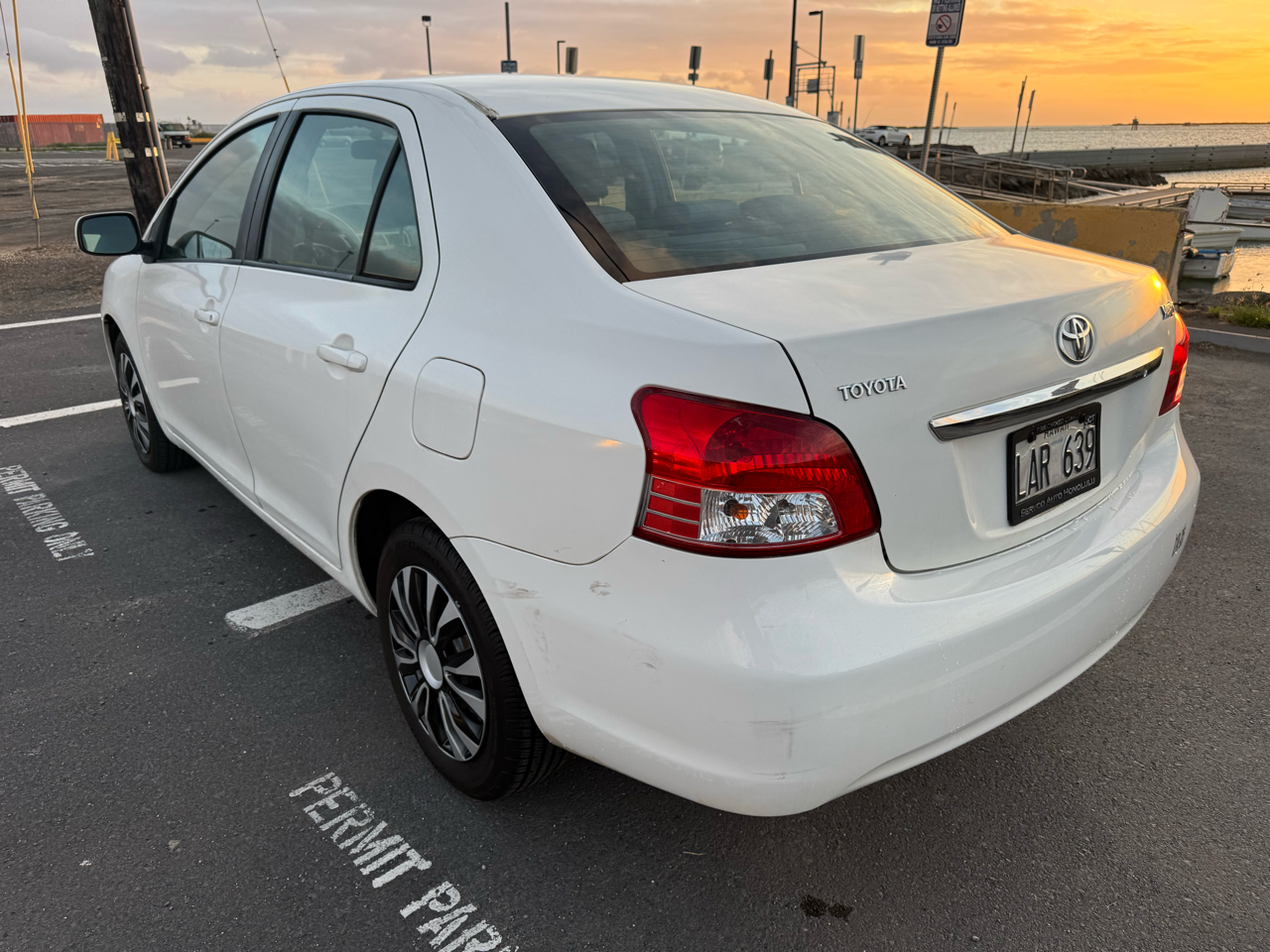 Toyota Yaris Sedan 4-Speed AT 2010
