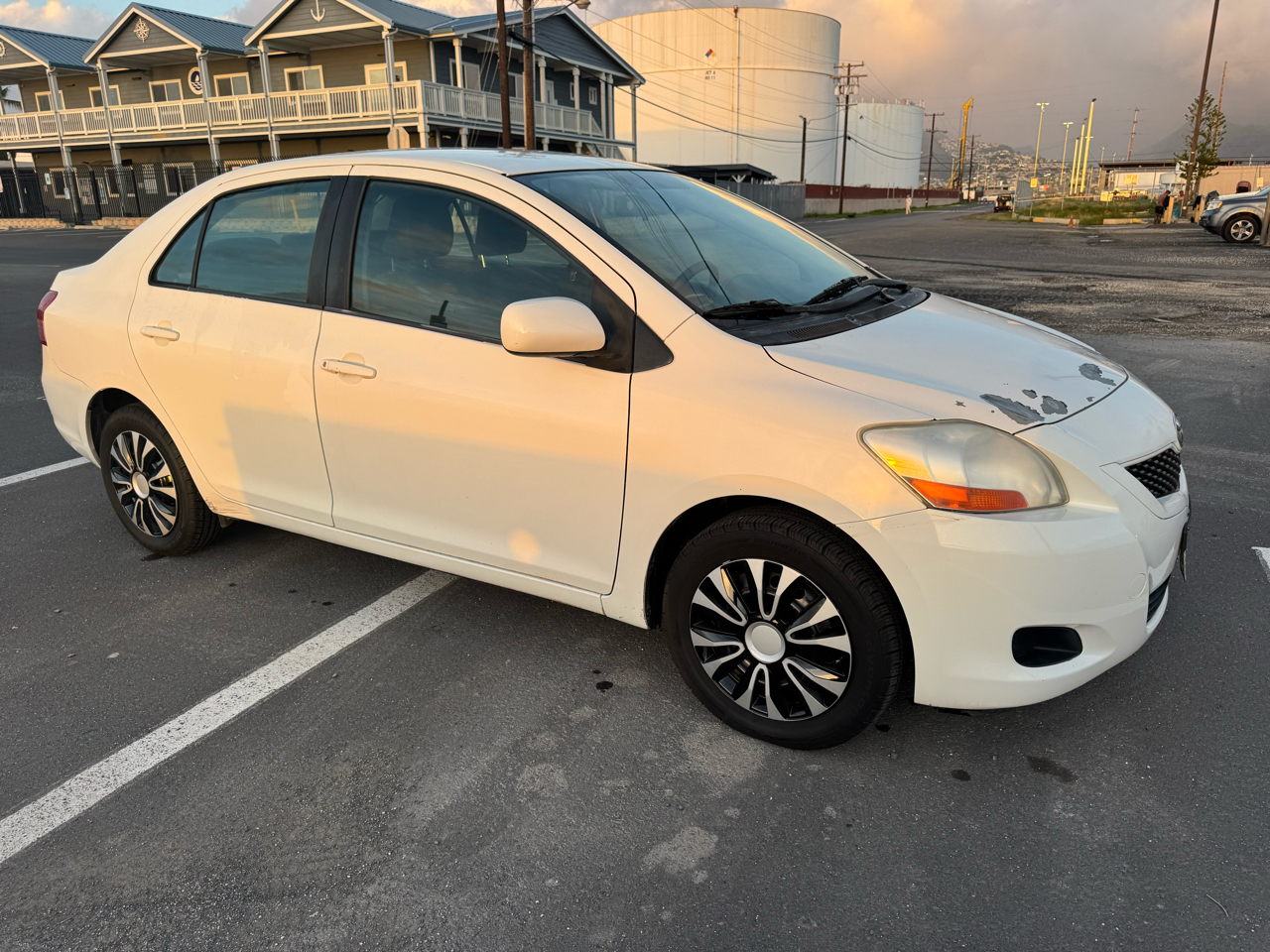 Toyota Yaris Sedan 4-Speed AT 2010
