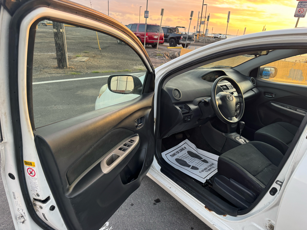 Toyota Yaris Sedan 4-Speed AT 2010