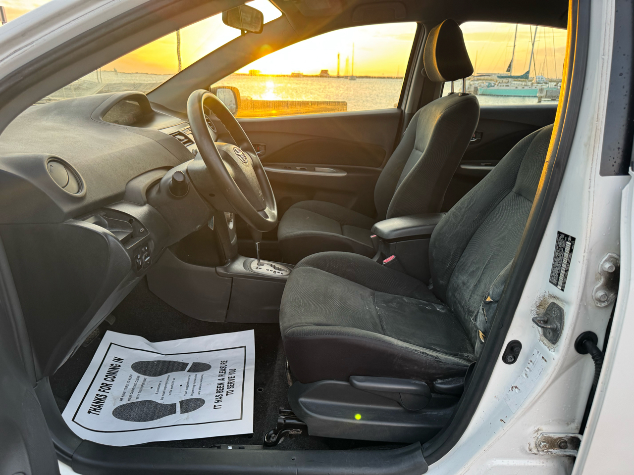 Toyota Yaris Sedan 4-Speed AT 2010