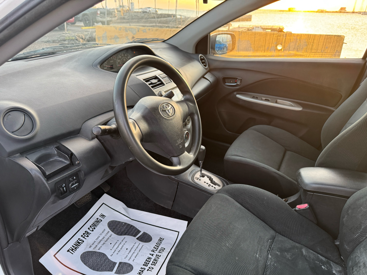 Toyota Yaris Sedan 4-Speed AT 2010