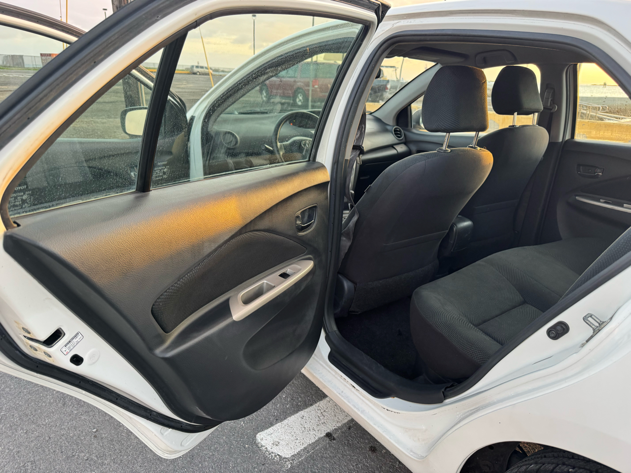 Toyota Yaris Sedan 4-Speed AT 2010