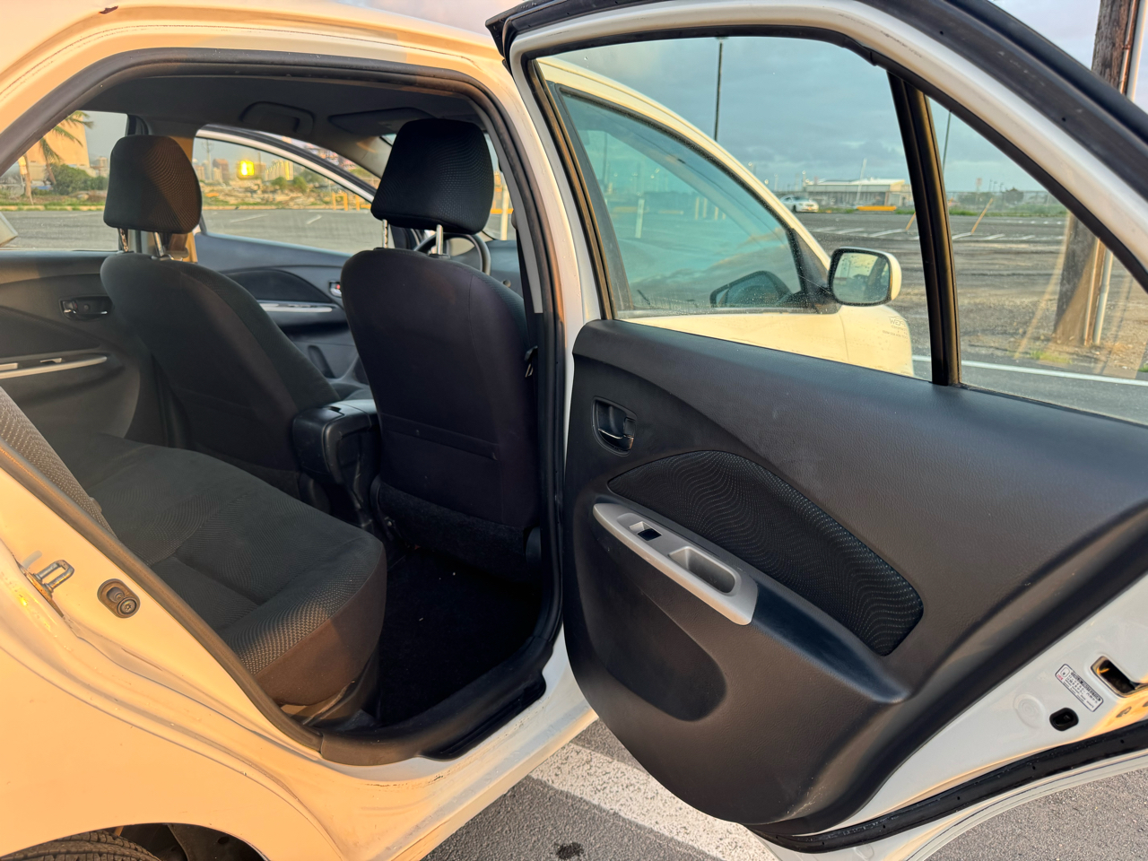 Toyota Yaris Sedan 4-Speed AT 2010