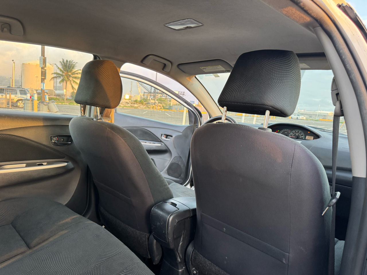 Toyota Yaris Sedan 4-Speed AT 2010