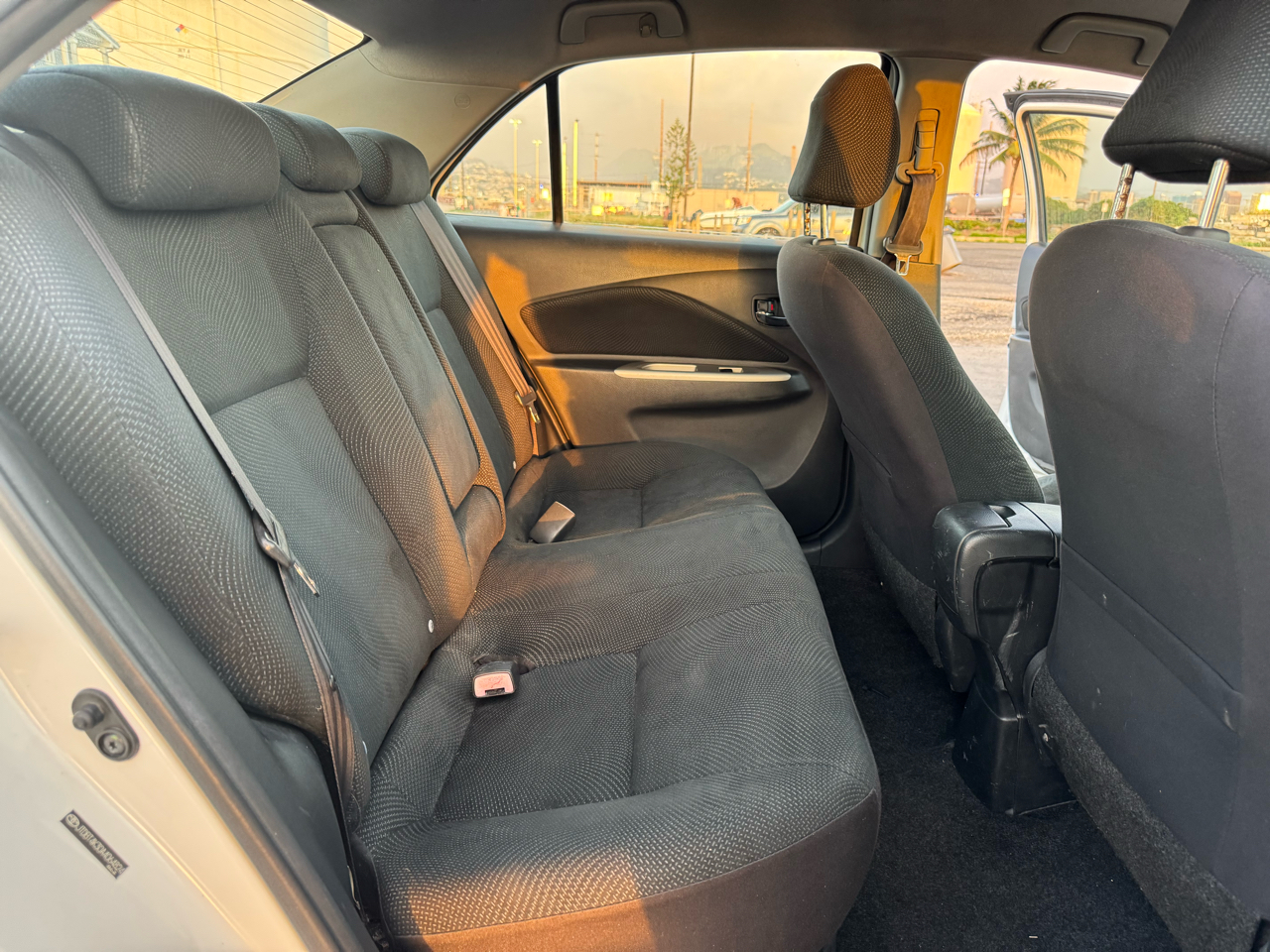 Toyota Yaris Sedan 4-Speed AT 2010