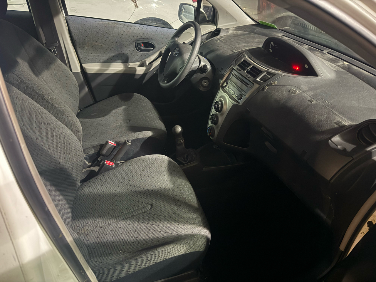 Toyota Yaris LE 4D Hatchback 2010