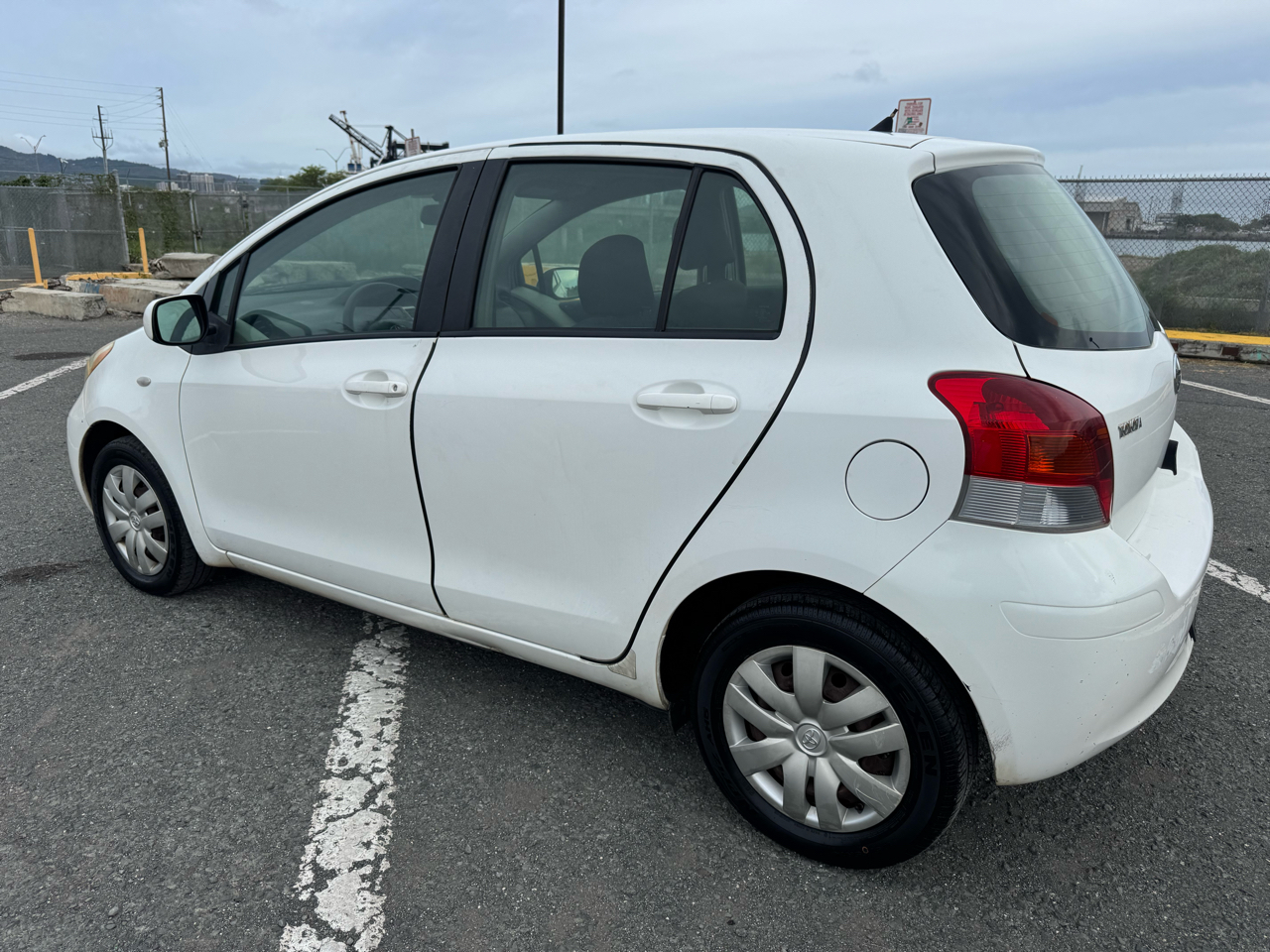 Toyota Yaris LE 4D Hatchback 2010